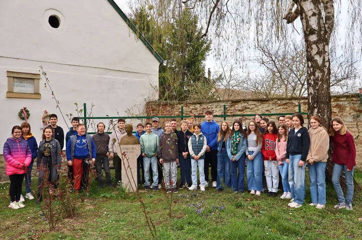 L�togat�s Szendrey J�lia sz�l�h�z�ban