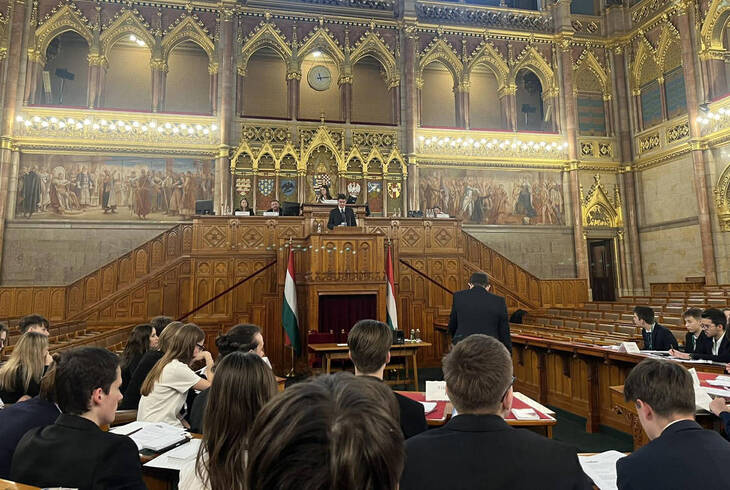 Demokr�ciaj�t�k az Orsz�gh�zban – di�kjaink Budapesten j�rtak